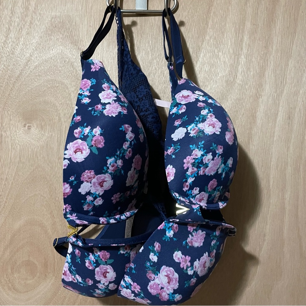 Set of 2 Victoria Set Demi Bras 34DDD